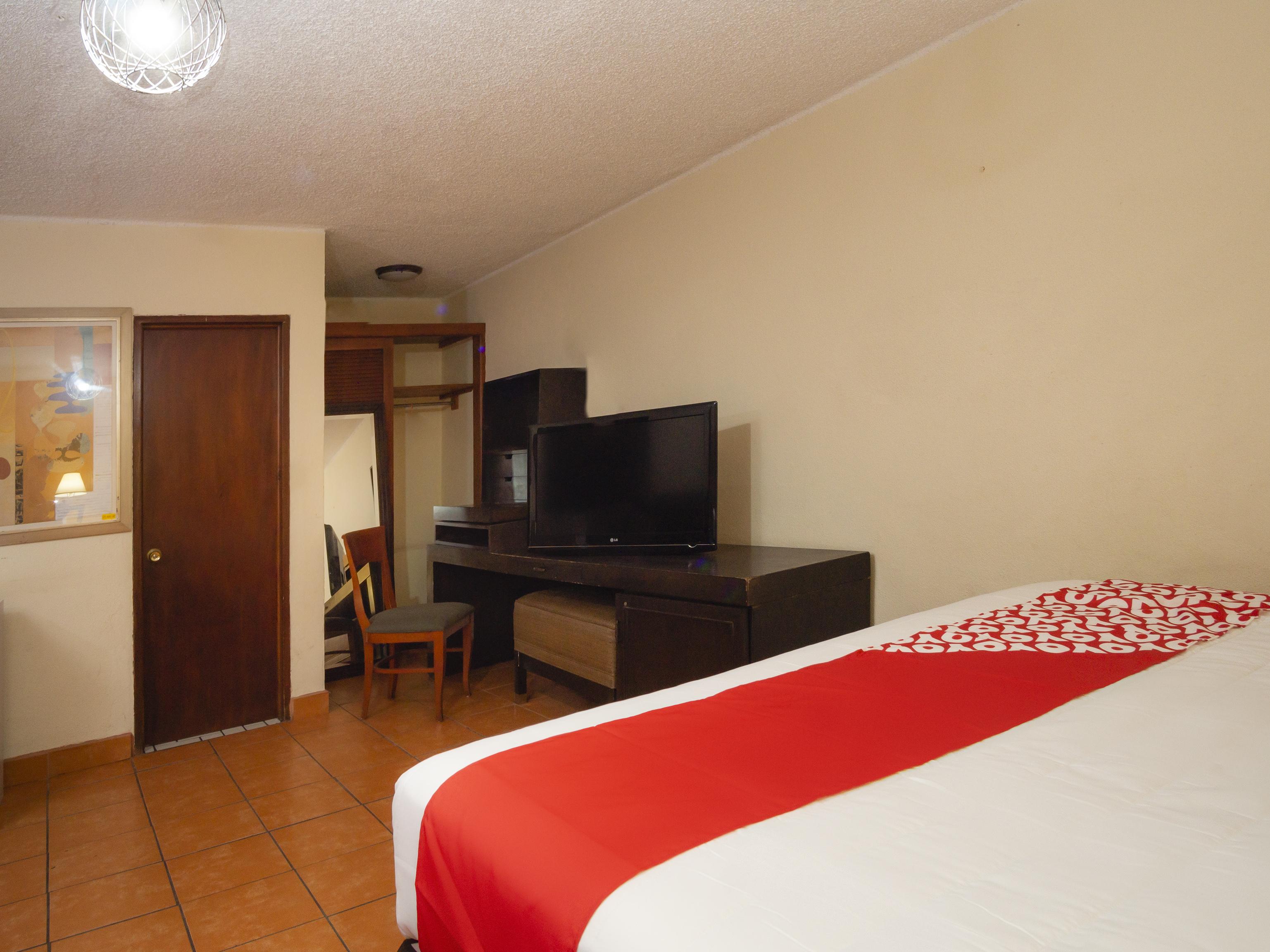 Oyo Hotel Hacienda Don Luis, Rosarito Ngoại thất bức ảnh A typical room at the hotel