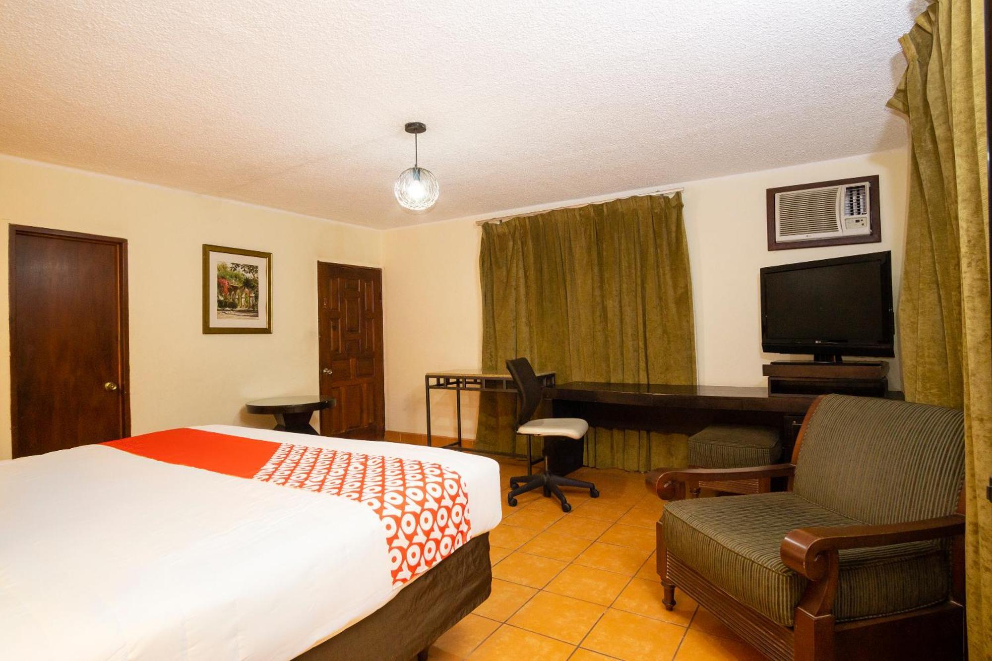 Oyo Hotel Hacienda Don Luis, Rosarito Ngoại thất bức ảnh A room at the hotel