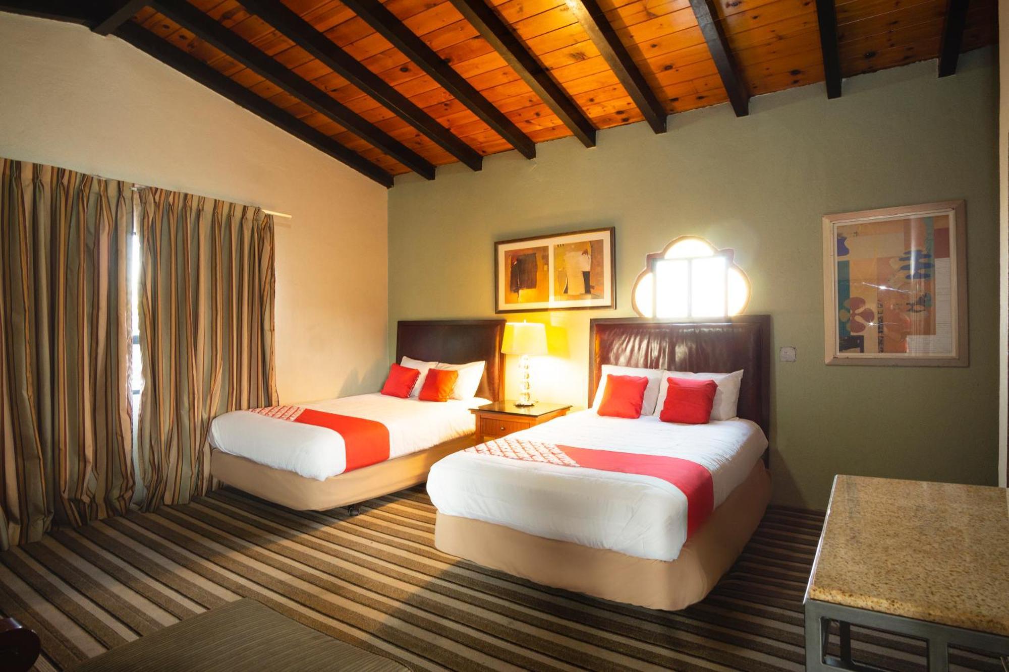 Oyo Hotel Hacienda Don Luis, Rosarito Ngoại thất bức ảnh A typical room at the hotel