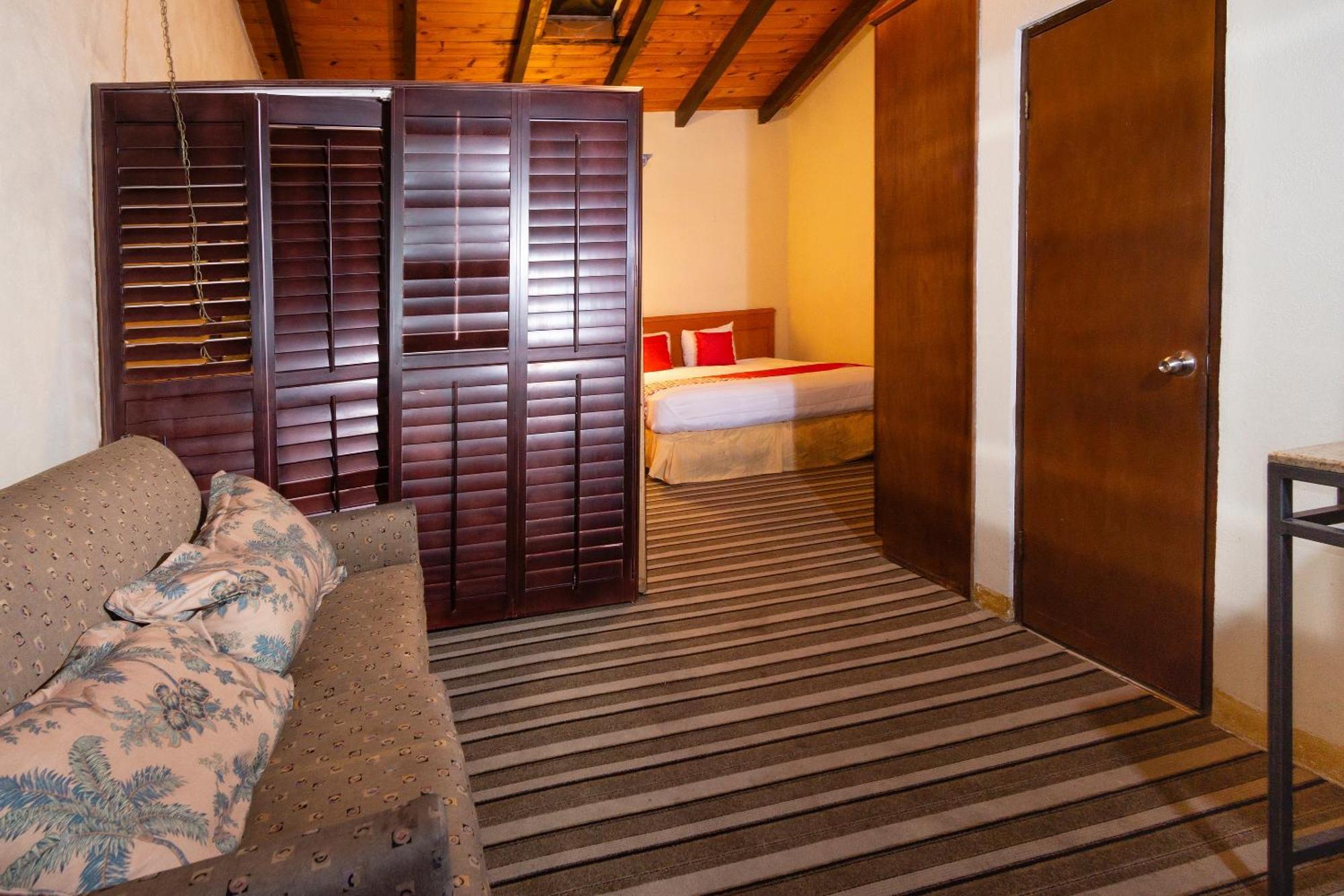 Oyo Hotel Hacienda Don Luis, Rosarito Ngoại thất bức ảnh A room at the hotel