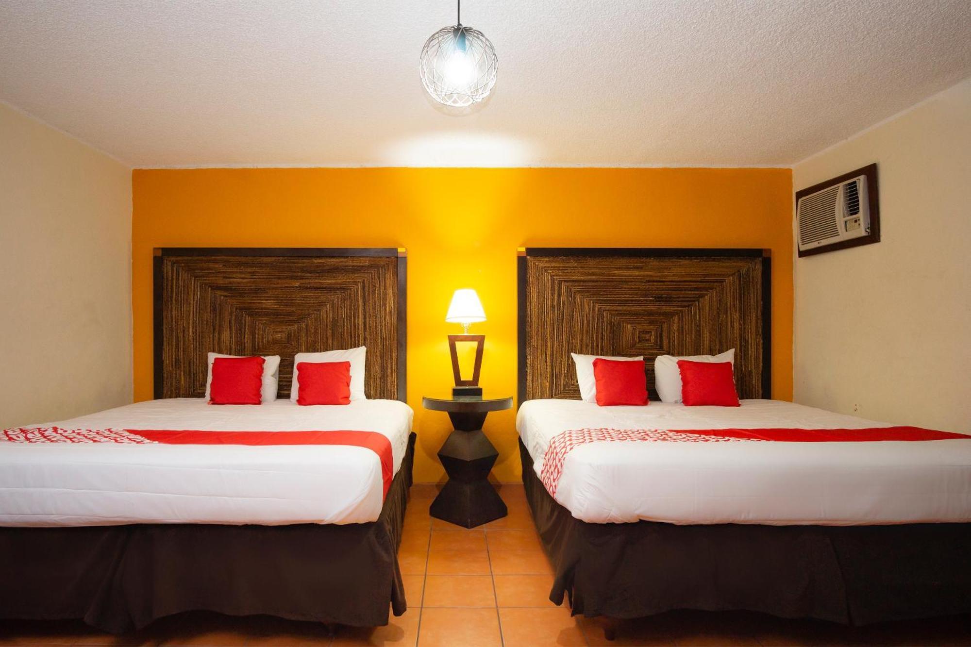 Oyo Hotel Hacienda Don Luis, Rosarito Ngoại thất bức ảnh A typical OYO hotel room in Mexico City