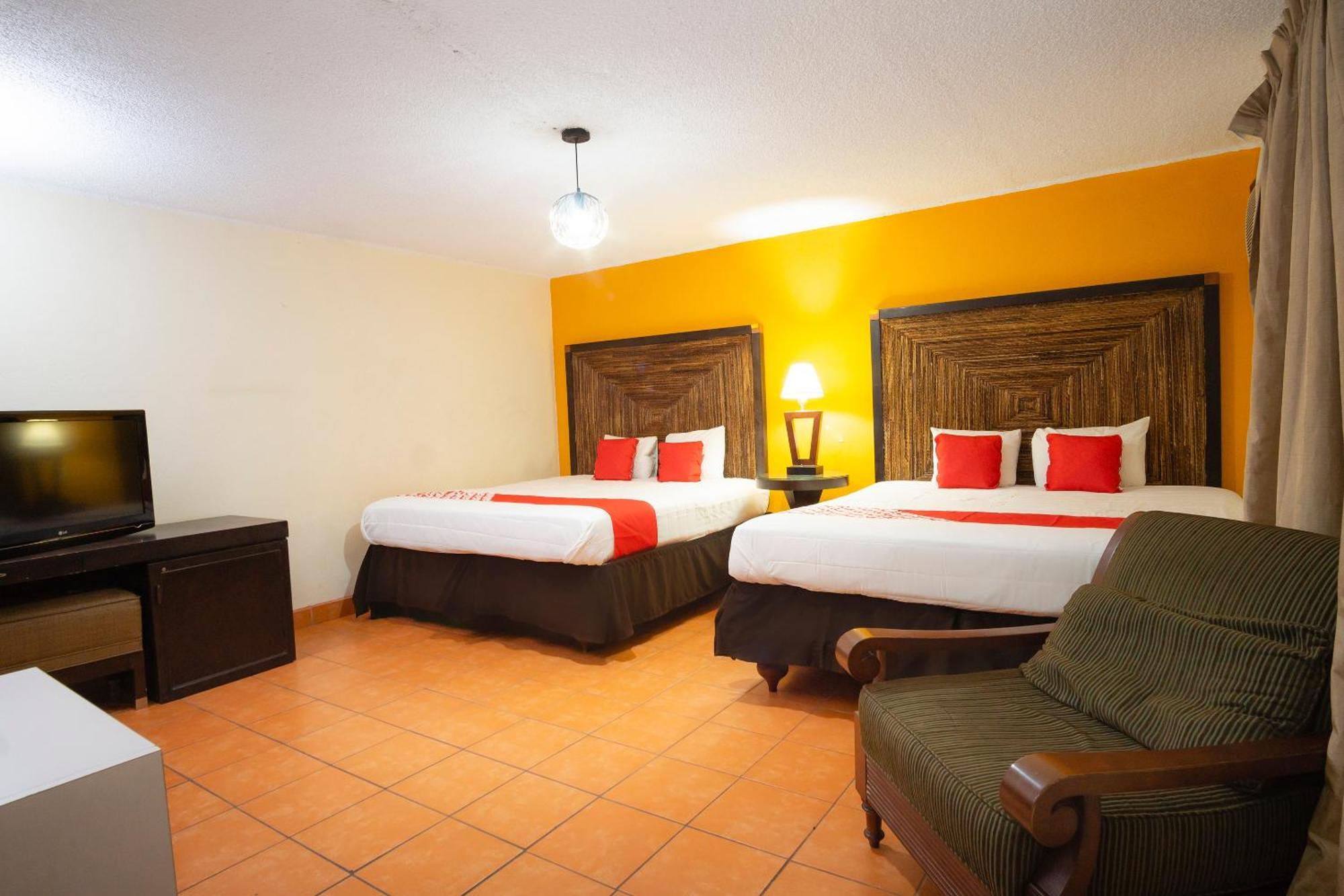 Oyo Hotel Hacienda Don Luis, Rosarito Ngoại thất bức ảnh A typical hotel room at the hotel