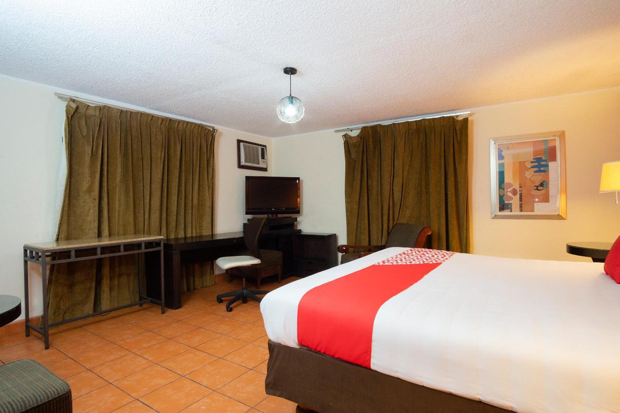 Oyo Hotel Hacienda Don Luis, Rosarito Ngoại thất bức ảnh A typical room at the hotel