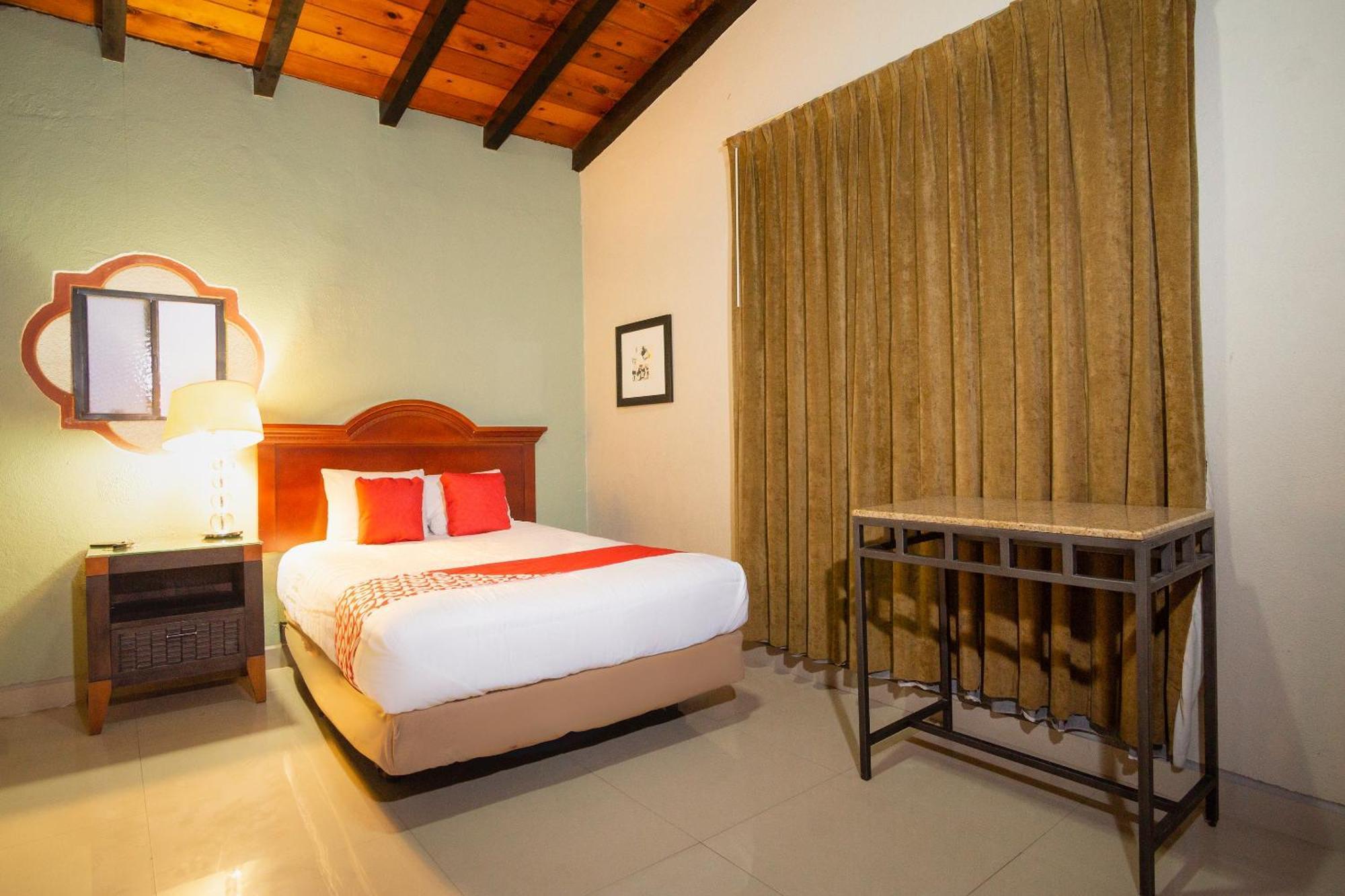 Oyo Hotel Hacienda Don Luis, Rosarito Ngoại thất bức ảnh A bedroom at the hotel