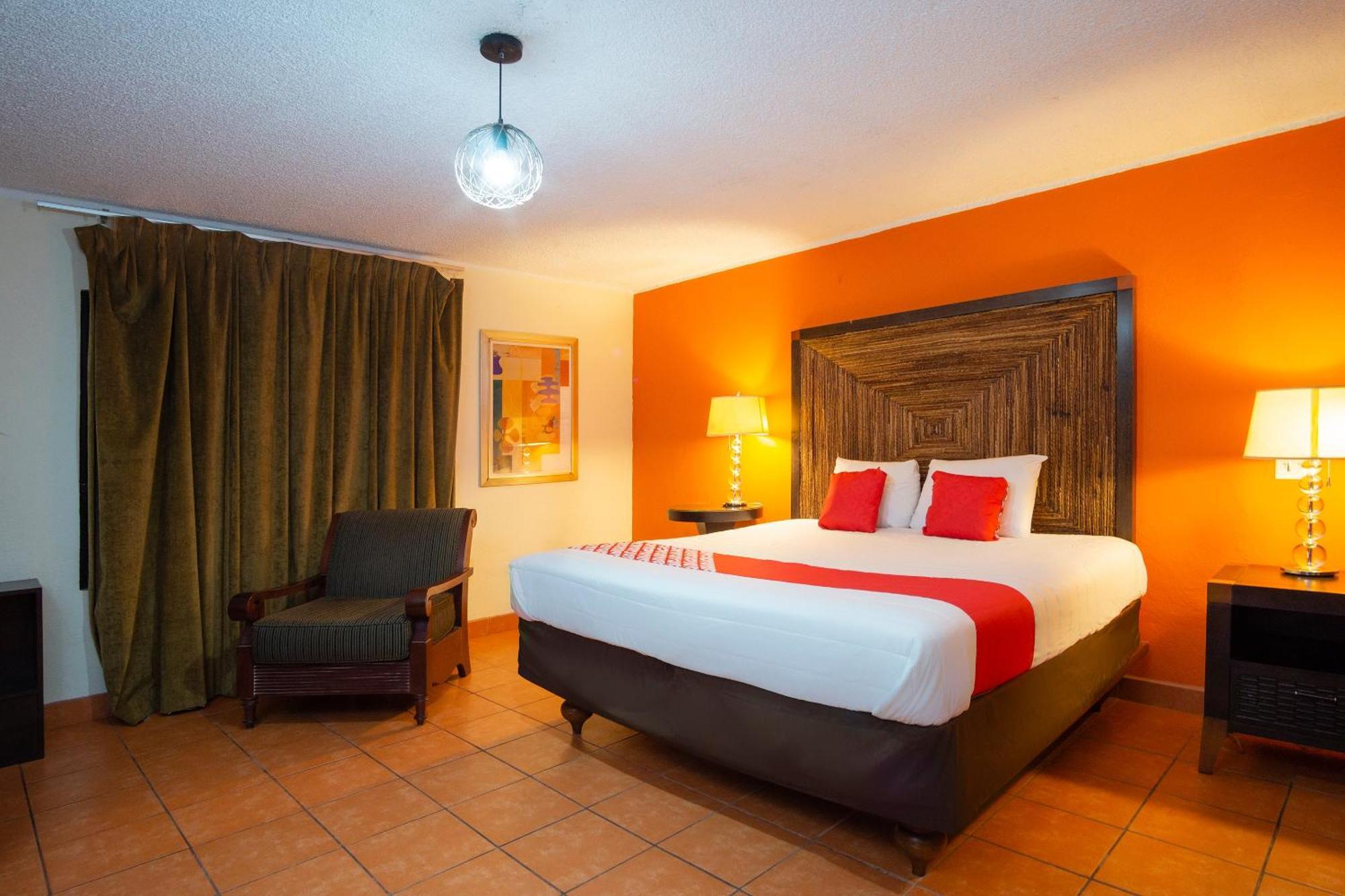 Oyo Hotel Hacienda Don Luis, Rosarito Ngoại thất bức ảnh A typical room at the hotel